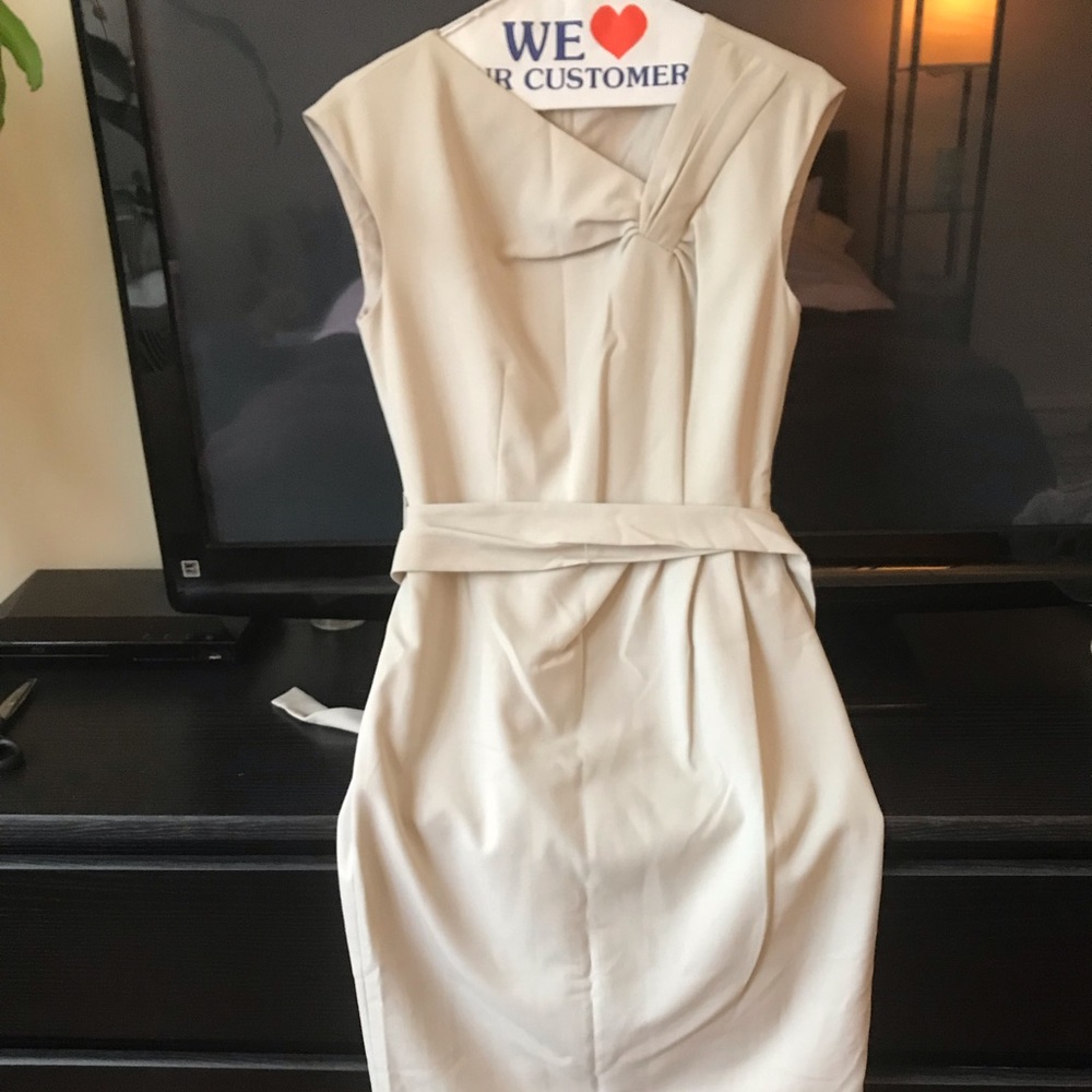Calvin Klein size 2 NWOT beige pleated work dress